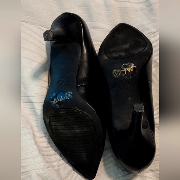 Heels - Picture 3 of 3